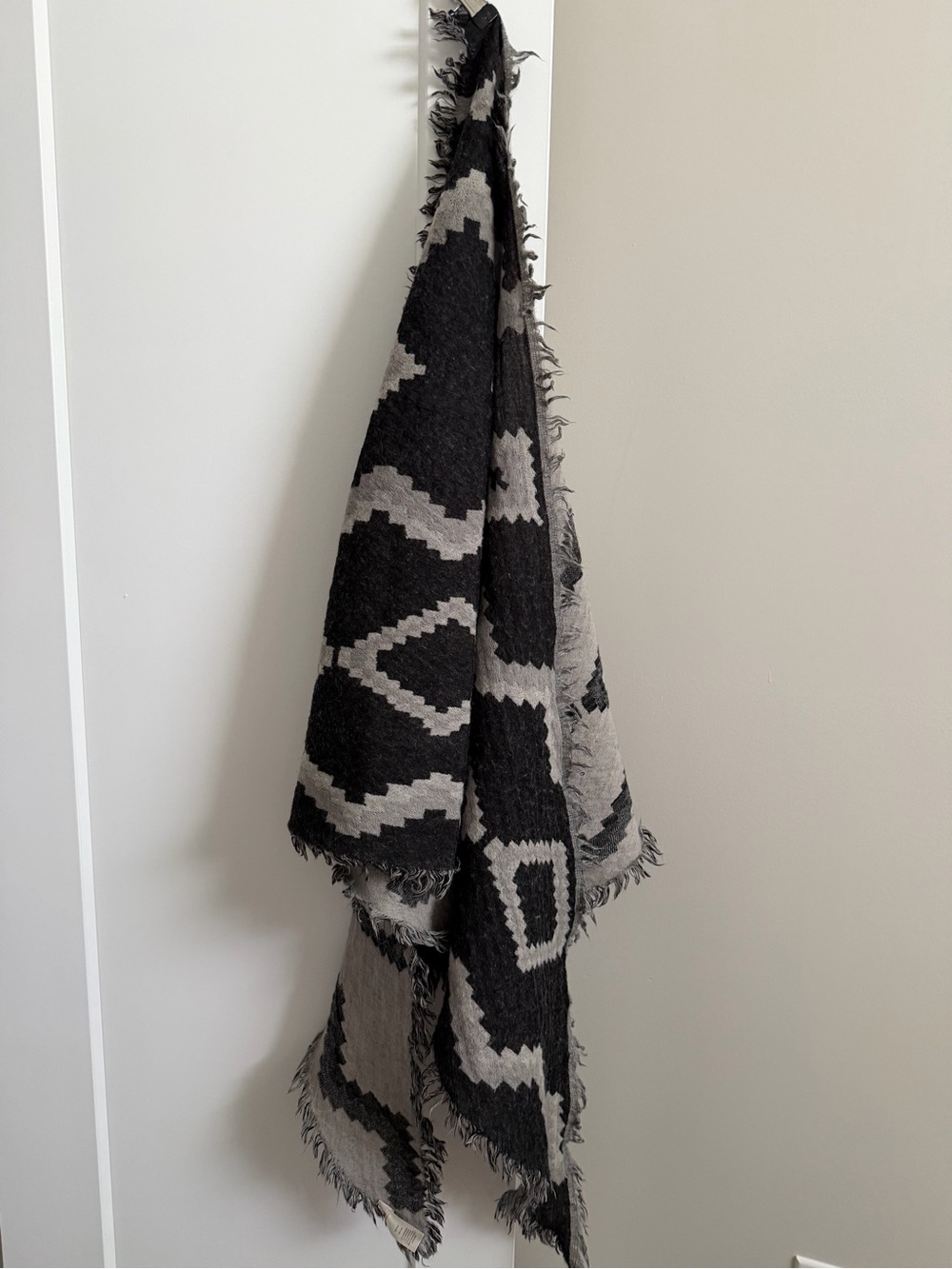 Wilfred Black & Gray Geometric Fringed Wrap
